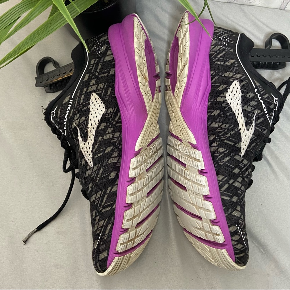 Brooks Launch 5 Athletic Running Shoes - Picture 3 of 11